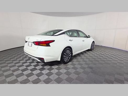Used 2024 Nissan Altima 2.5 SV w/ SV Premium Package FWD image 39