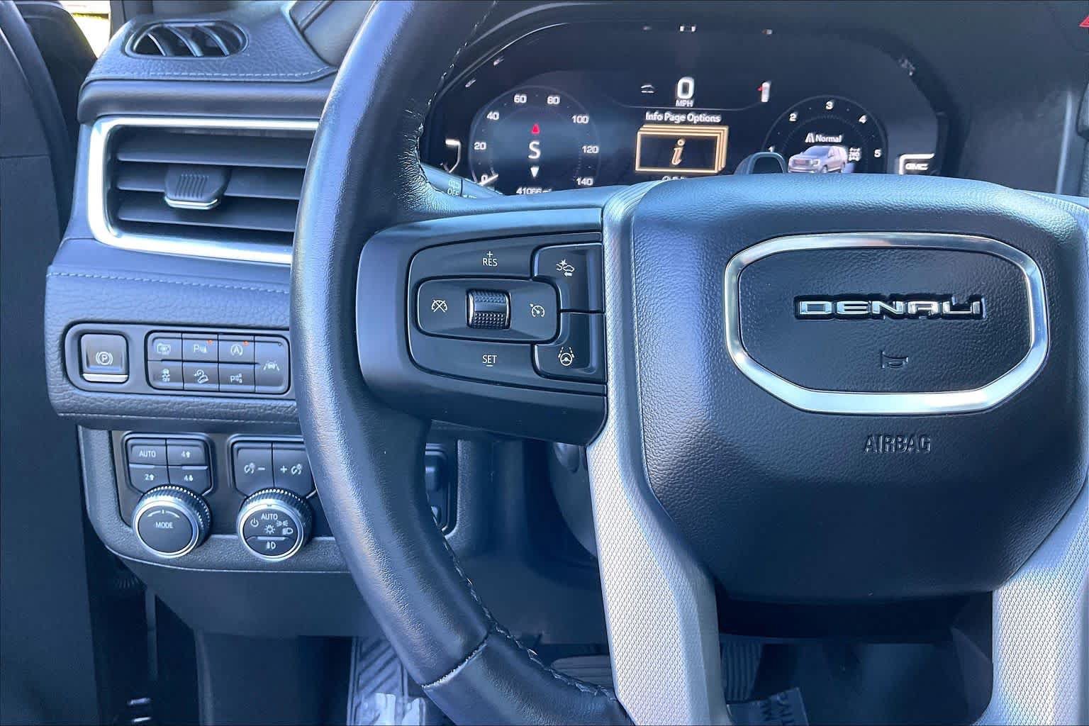 Used 2024 GMC Yukon Denali w/ Advanced Technology Package AWD/4WD image 23