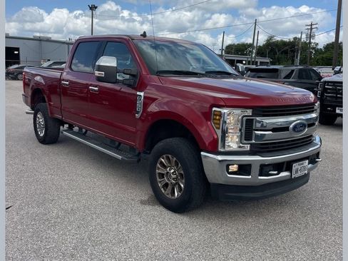 Used 2019 Ford F250 XLT w/ XLT Premium Package AWD/4WD image 1
