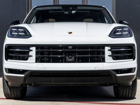 Certified 2026 Porsche Cayenne Coupe AWD/4WD image 8