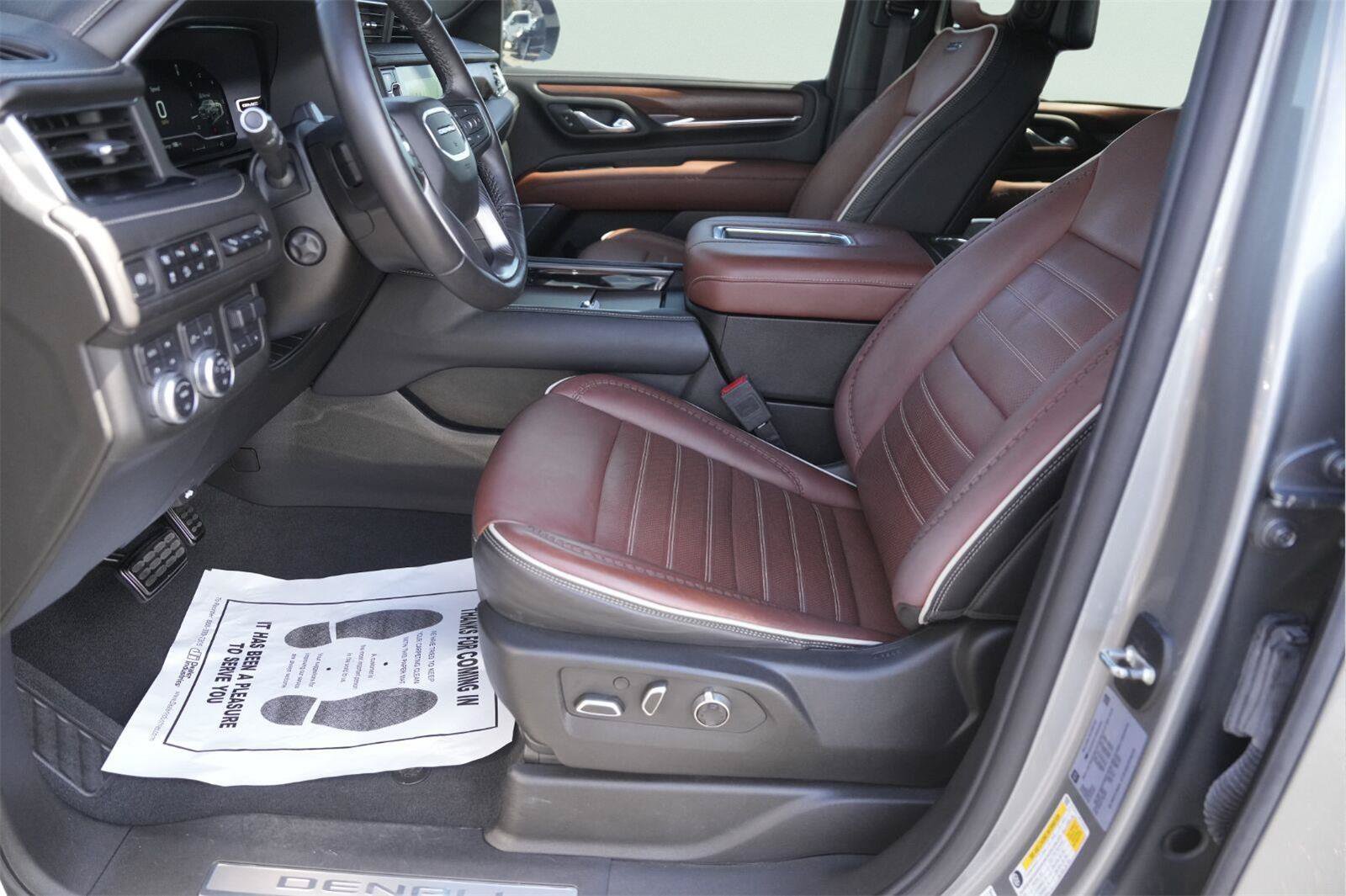 Used 2023 GMC Yukon XL Denali Ultimate w/ LPO, Floor Liner Package AWD/4WD image 9