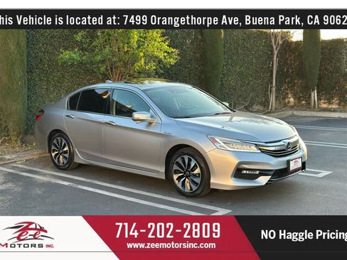 Used 2017 Honda Accord Touring image 4