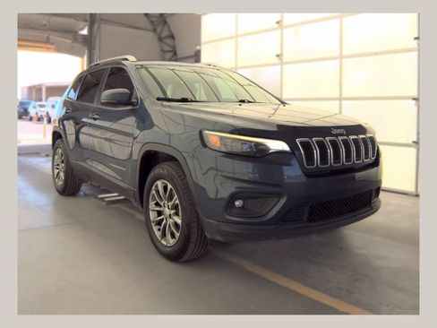 Used 2019 Jeep Cherokee Latitude Plus w/ Comfort/Convenience Group AWD/4WD image 1