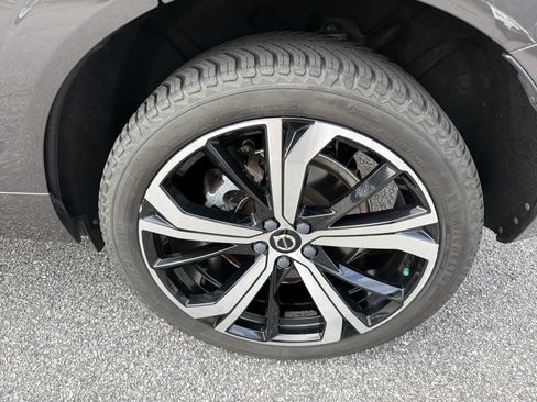 Used 2022 Volvo XC60 T8 R-Design w/ Advanced Package AWD/4WD image 28