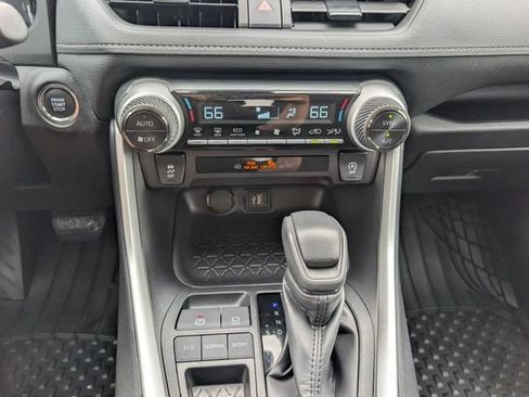 Used 2025 Toyota RAV4 XLE FWD image 17