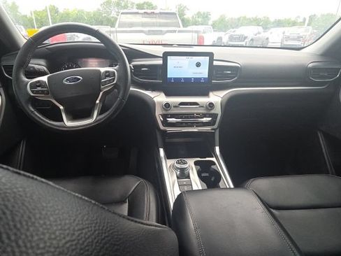 Used 2021 Ford Explorer XLT w/ Equipment Group 202A RWD image 6