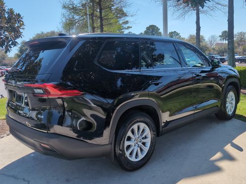 Certified 2024 Toyota Grand Highlander XLE image 10