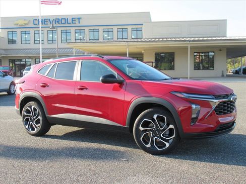New 2026 Chevrolet Trax RS w/ Sunroof Package image 2