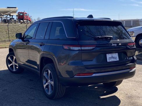 New 2026 Jeep Grand Cherokee Limited w/ Luxury Tech Group II RWD image 30