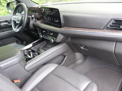 Used 2025 Chevrolet Tahoe Z71 AWD/4WD image 41
