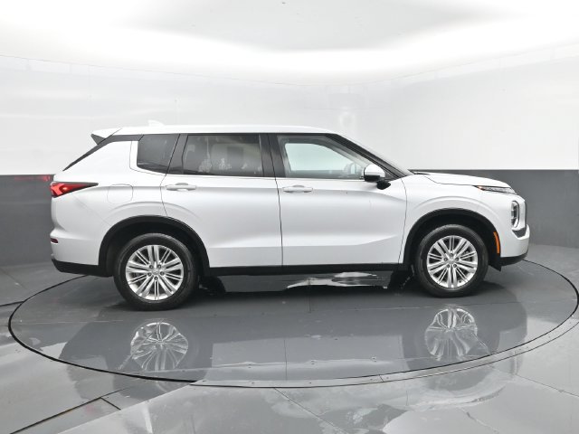 Used 2024 Mitsubishi Outlander ES AWD/4WD image 4