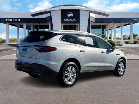 Used 2020 Buick Enclave Essence image 3