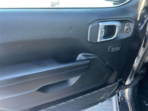 Used 2021 Jeep Gladiator Willys image 12