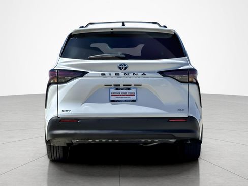 Certified 2025 Toyota Sienna XLE w/ XLE Plus Package FWD image 4