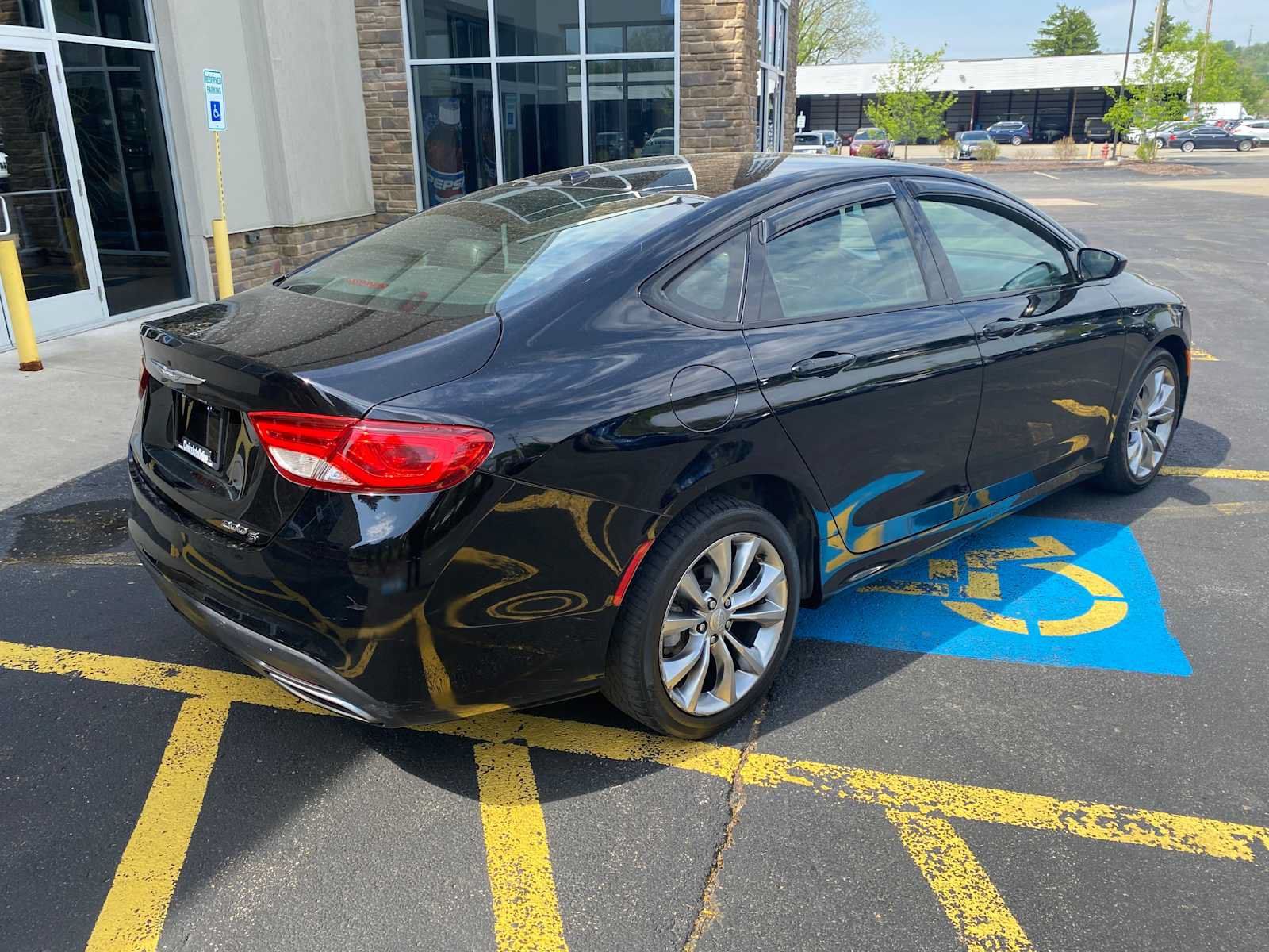 Used 2015 Chrysler 200 S FWD image 4