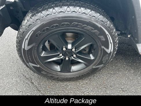 Used 2023 Jeep Wrangler Unlimited Sahara AWD/4WD image 13