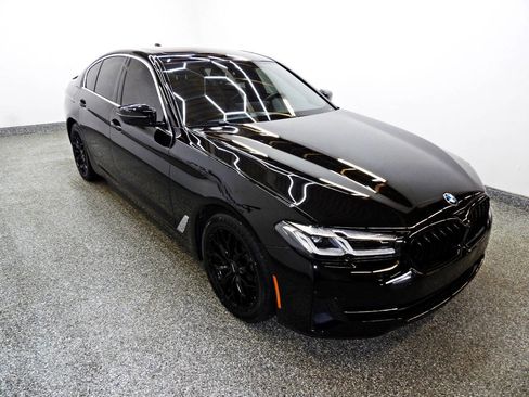 Used 2022 BMW 530i xDrive w/ Convenience Package AWD/4WD image 3