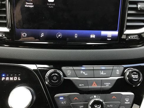 Used 2023 Chrysler Pacifica Touring-L image 13