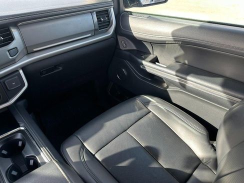 Used 2024 Ford Expedition Max XLT image 17