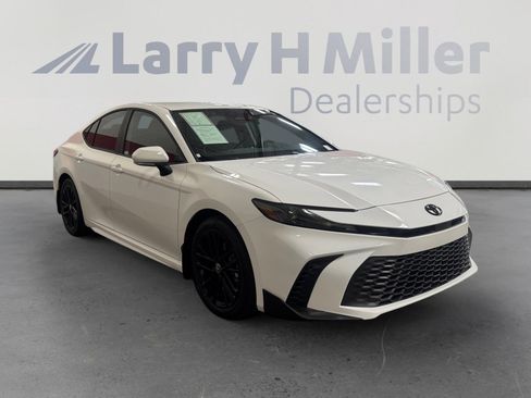 Used 2026 Toyota Camry SE image 7