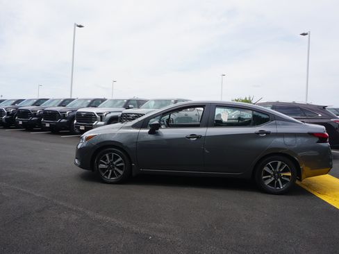 Used 2025 Nissan Versa S w/ S Plus Package FWD image 5
