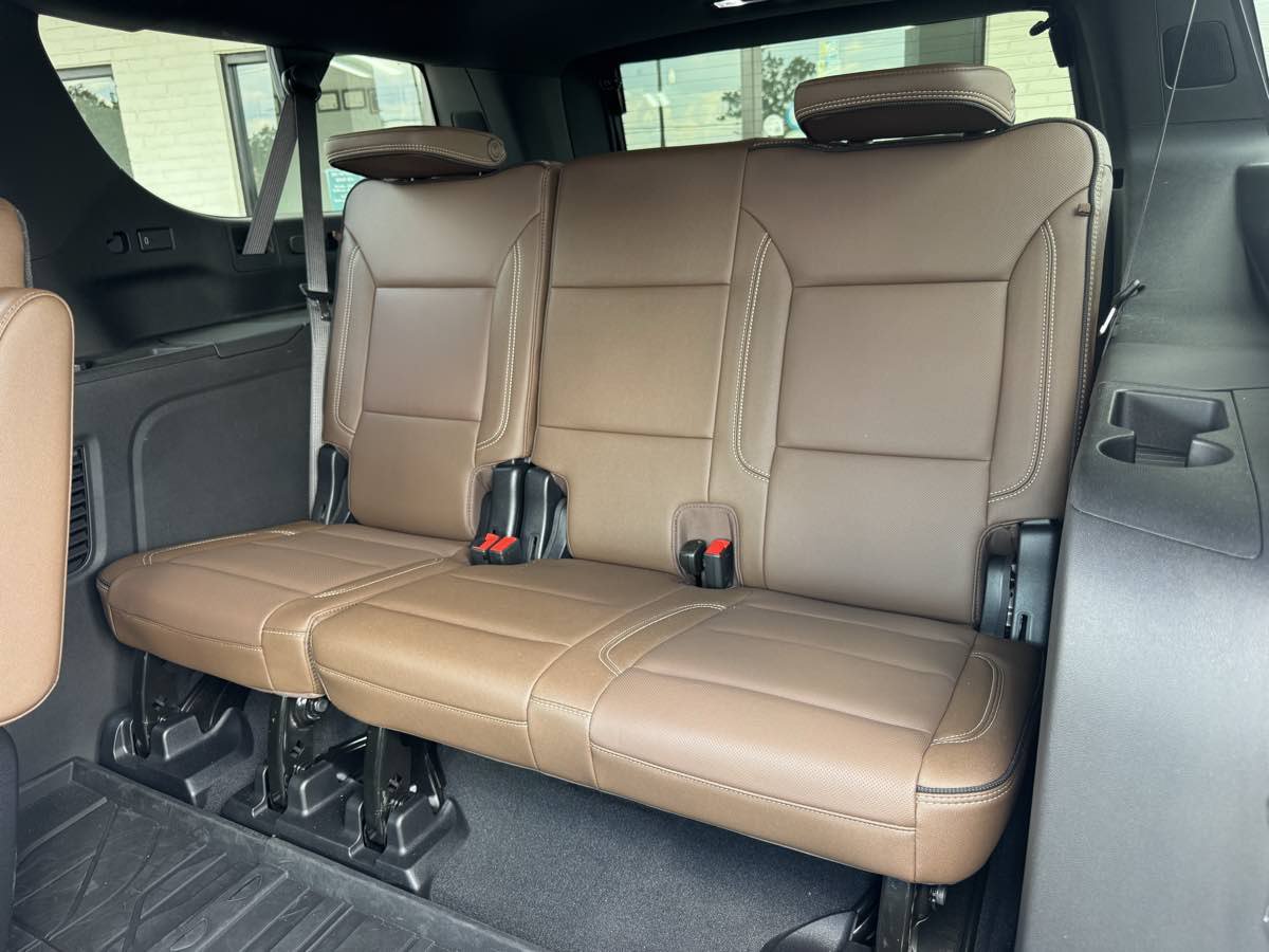 Used 2026 Chevrolet Suburban High Country RWD image 15