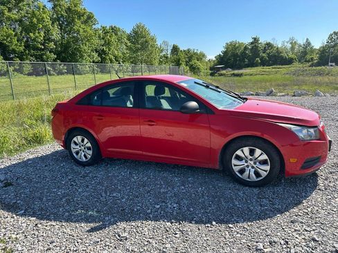 Used 2014 Chevrolet Cruze LS FWD image 2