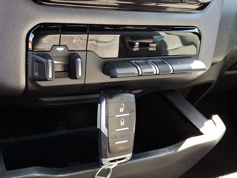Used 2022 RAM 1500 Big Horn AWD/4WD image 23