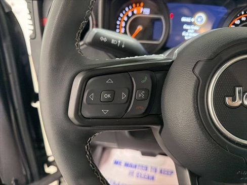 Used 2025 Jeep Wrangler Unlimited Rubicon w/ Convenience Group AWD/4WD image 15
