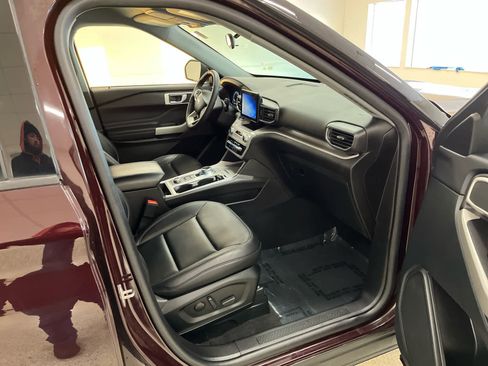 Used 2023 Ford Explorer XLT w/ Equipment Group 202A image 18