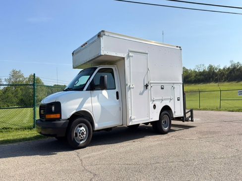 Used 2016 GMC Savana 3500 RWD image 1