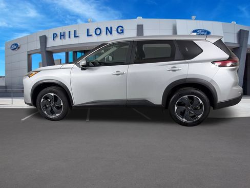 Used 2024 Nissan Rogue SV AWD/4WD image 4