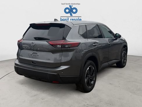 Used 2025 Nissan Rogue SV image 6