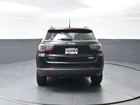 Used 2020 Jeep Compass Latitude AWD/4WD image 11