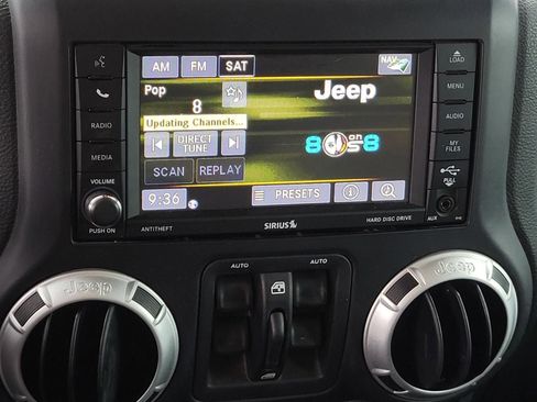 Used 2013 Jeep Wrangler Unlimited Sahara w/ Connectivity Group AWD/4WD image 21