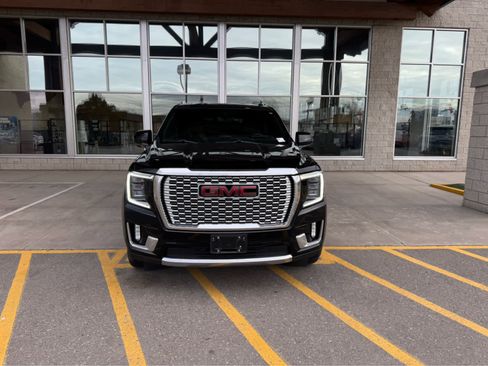 Used 2021 GMC Yukon Denali w/ Denali Premium Package image 2