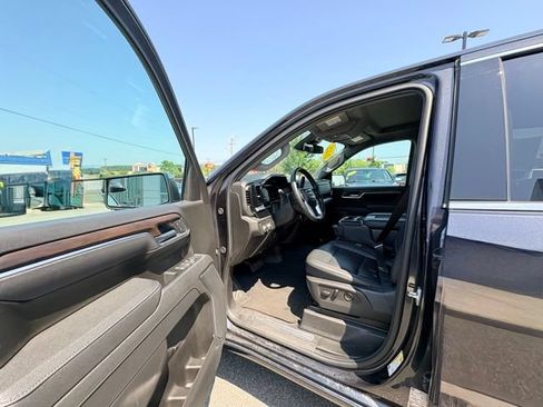 Used 2025 GMC Sierra 1500 SLT AWD/4WD image 21