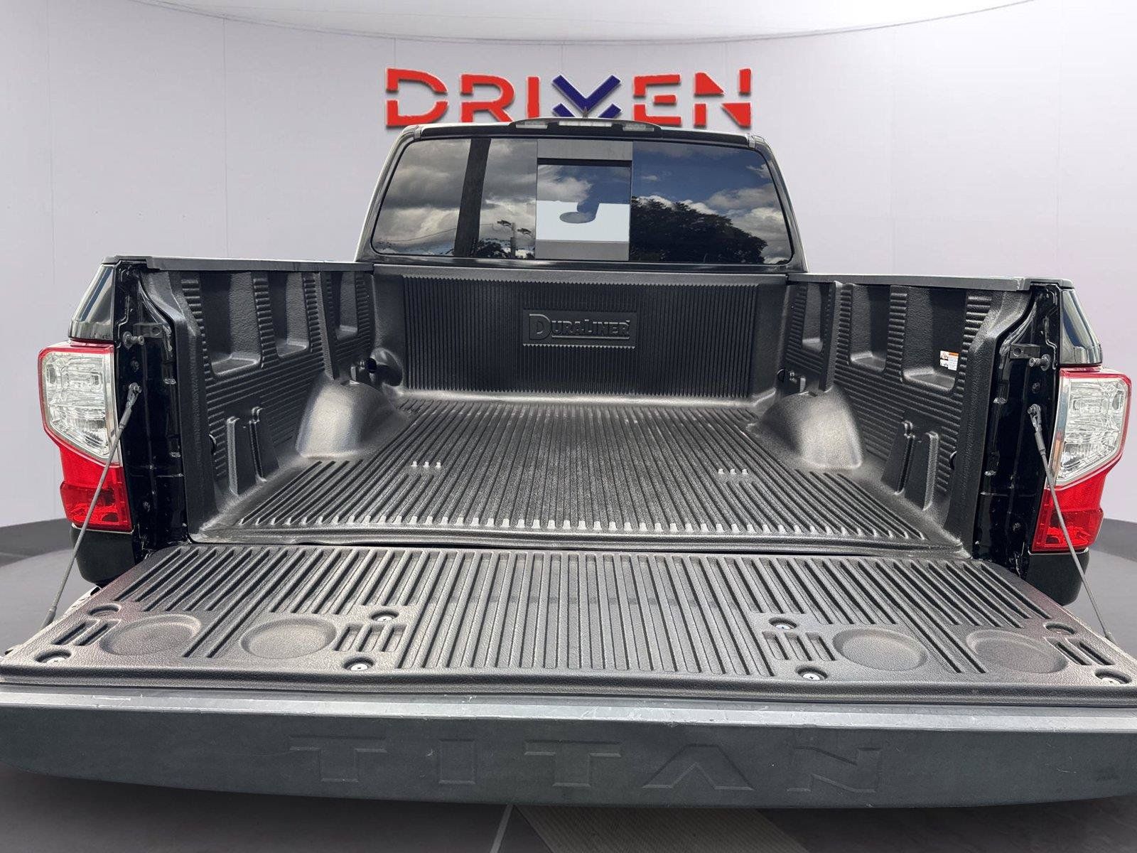 Used 2022 Nissan Titan SV RWD image 30