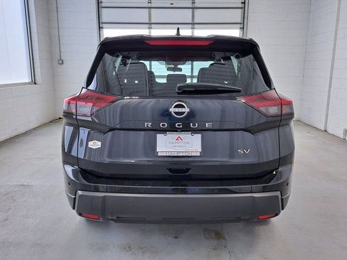 Used 2024 Nissan Rogue SV image 6
