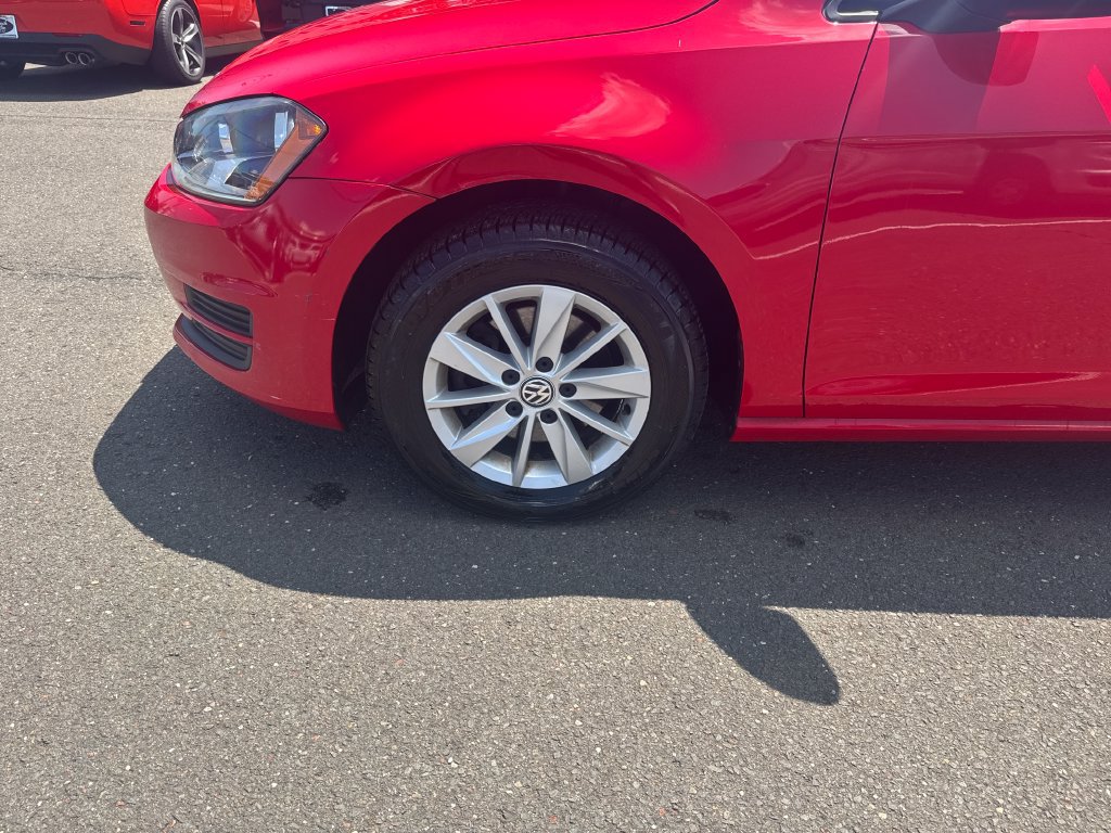 Used 2017 Volkswagen Golf S FWD image 28