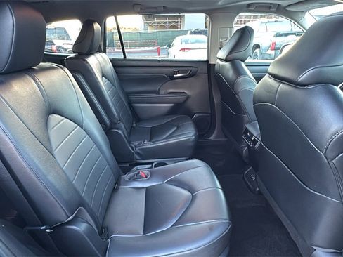 Used 2023 Toyota Highlander XLE image 44