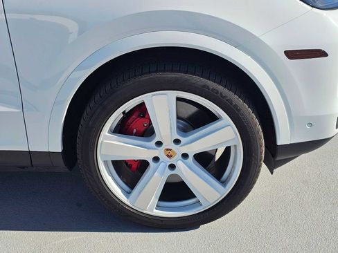 Used 2025 Porsche Cayenne S AWD/4WD image 9