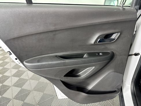 Used 2017 Chevrolet Trax LS FWD image 23