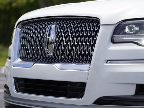 Used 2023 Lincoln Navigator L Reserve RWD image 11