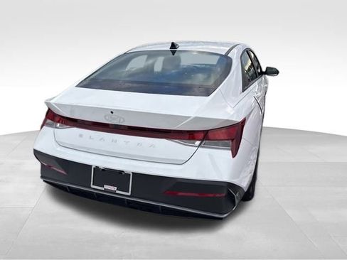 Used 2024 Hyundai Elantra SEL image 7