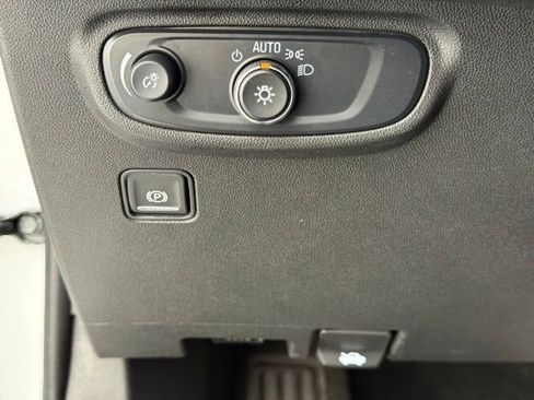 Used 2024 GMC Terrain SLE image 29