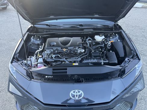 Used 2025 Toyota Camry XLE image 32