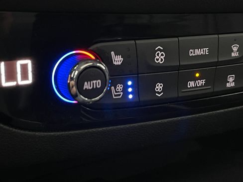 Used 2019 Buick Enclave Premium w/ Experience Buick Package FWD image 6