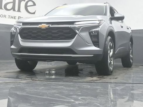 Used 2024 Chevrolet Trax LT w/ LT Convenience Package FWD image 55