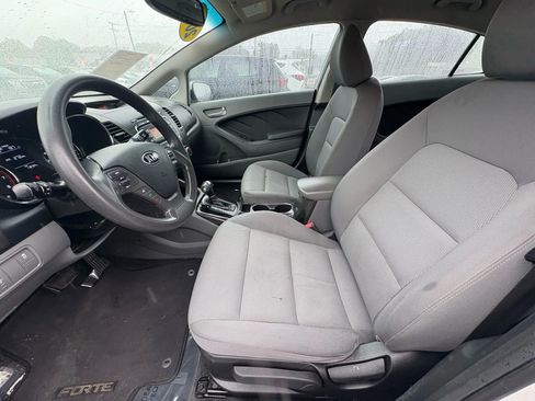 Used 2017 Kia Forte LX image 14